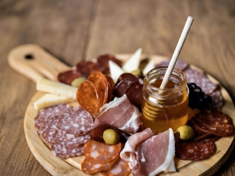 Miel con embutidos ibéricos, el secreto gourmet - El Colmenar de Valderromero